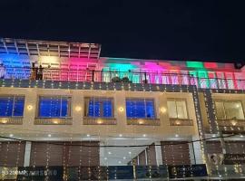 Hotel Pearl Residency，位于Najībābād的酒店