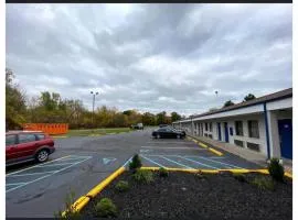 Deluxe Inn by OYO Near Toledo Ohio