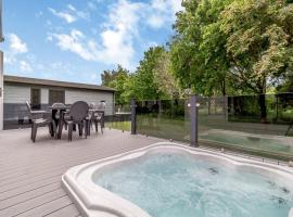 The Essex Golf And Country Club，位于Markshall的酒店