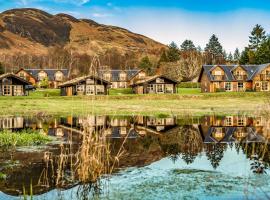 Loch Lomond Waterfront Luxury Lodges，位于巴尔马哈的度假园
