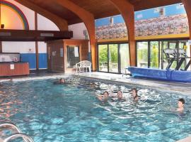 Pantglas Hall Lodges，位于Llanfynydd的酒店