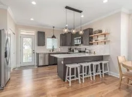 Brand New Modern House - Walk to Main Street