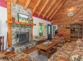 Secluded Cabin with Quality Furnishing and Hot Tub，位于Leicester的酒店