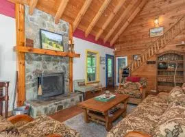 Secluded Cabin with Quality Furnishing and Hot Tub