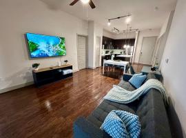 Central Heights functional 2B2B Longterm Condo，位于休斯顿的酒店