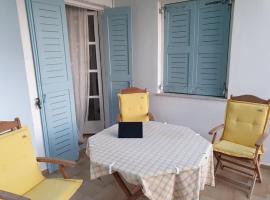 House Irini in Kini - Beach at 5 mt - Super Sunset，位于金尼昂的酒店