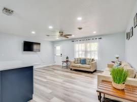 Stay and Play in Belleview Welcoming Home with Yard，位于Belleview的酒店