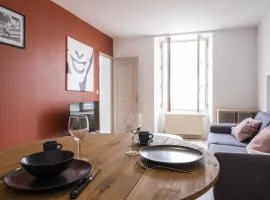 Gîte Terracotta de Segré ? cuisine ? chambre (lit queen size) ? salon