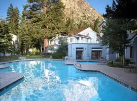 Palisades Tahoe Lodge Rentals Studio #111