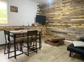Les gîtes de la perle Vouglans La chouette G，位于Cernon的酒店