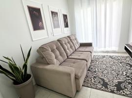 Apartamento 3 min FIP e StopShop，位于布吕斯克的酒店