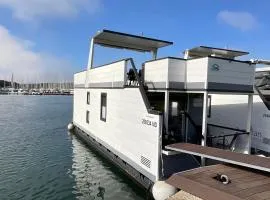 Floating House - LUXURY Floating Sea OASIS Pula