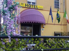 维奥莱塔酒店，位于帕尔马帕尔马机场 - PMF附近的酒店