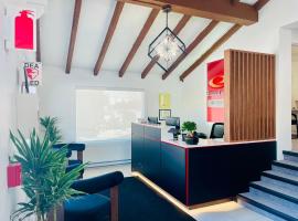 Econo Lodge Hotel Brossard，位于布罗瑟德的木屋