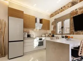 Pappous & Giagia Central Suites, By IdealStay Experience