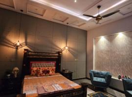 SH FARM & GUEST House，位于Babiānwāli的酒店