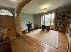 8 Bedroom Retreat in Rural Kent Village Share Save