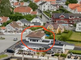 Brygga i Helgeroa，位于拉尔维克的酒店