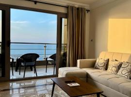 ALEX HOMES - Gleem Luxury Apartments with Direct Sea View，位于亚历山大的公寓