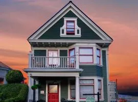 Charming 2BR 1901 Victorian Gem Apartment with AC