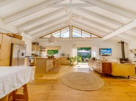 Bangalow Charm - Spacious & stylish - Central Bangalow，位于班加洛的酒店
