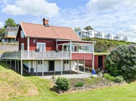 Cottage with Fjord View, Stenungsund，位于斯泰农松德的酒店