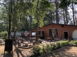 Chalet Escape in Antwerp，位于Beulk的酒店