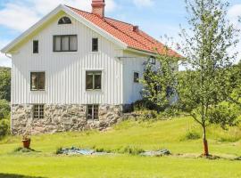 4 star holiday home in UDDEVALLA，位于菲斯克拜克希尔的酒店