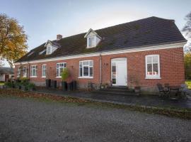 4 star holiday home in Dybvad，位于Dybvad的酒店