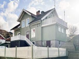 4 person holiday home in SKÄRHAMN，位于谢尔港的酒店