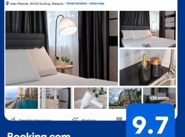 Kuching Town - RiverBed - Luxury Resort Condo，位于古晋的带按摩浴缸的酒店