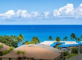 Kailua Village 2BR with AC, Pool and Parking, Walk to Oceanfront