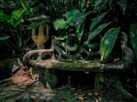 Miracle Garden Natural Villa & Restaurant，位于Sinigama的酒店