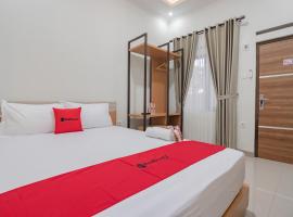 RedDoorz Syariah @ Boemi Guesthouse Tasikmalaya，位于打横的酒店