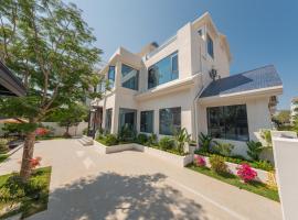 SanYa the south of the sea hotel，位于三亚三亚凤凰国际机场 - SYX附近的酒店
