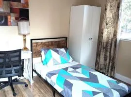 Narvaez Cozy room with a private bathroom and private entrance