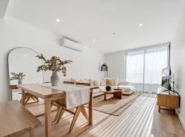 Spacious 1-Bed Apartment with Gym, BBQ & Parking