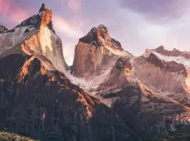 Chandler House with Free Heated Pool , Spa , Game Room and Mini Golf !