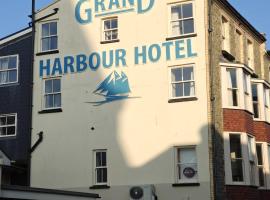 The Grand Harbour hotel，位于伊尔弗勒科姆的酒店