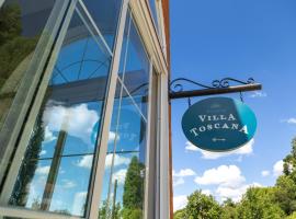 Villa Toscana - Vale dos Vinhedos，位于本图贡萨尔维斯的带按摩浴缸的酒店