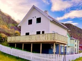 Sandersstua 2, luxury family apartment with private whirlpool in Stamsund
