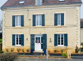 Ancien Relais de Poste The Old Post Office，位于Saint-Martial-dʼAlbarède的酒店