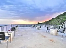 Hotel Pine Mountain View-Cheap Hotels Best Prices Guaranteed with Deals-Free Parking-cricket stadium 5 km