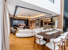 6-Bedroom Villa with Sauna & Pool，位于Dosemealti的酒店