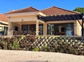 Luxurious Beachfront house-Villa 44