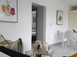 Southend 2-Bed Apt Sleeps 4 5 min walk to Beach
