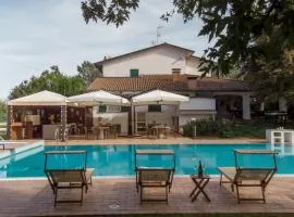 LA SCUDERIA 8, Emma Villas