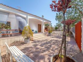 Villa Tati 1 a soli 550 mt dal mare di Torre Colimena，位于托雷科里梅纳的酒店