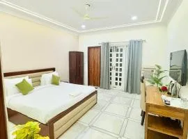 Gulmohar Residency, Hauz Khas New Delhi, Couple Friendly