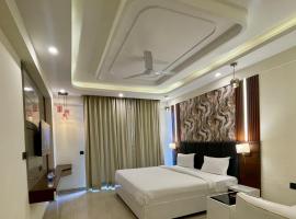 Hotel Maple Tree - Near Ekana Cricket stadium - Lucknow，位于勒克瑙的酒店